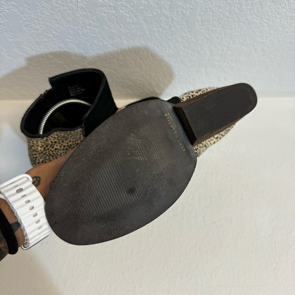 Very Volatile Suede Leather Black and animal print wedge Bootie woman's 10 - Picture 8 of 9